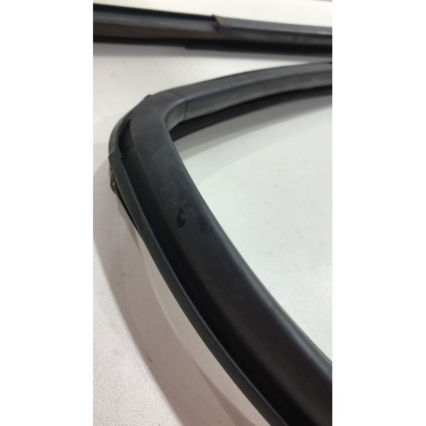 Borracha Caneleta Vidro Dianteira Esquerda Gm Sonic 2011/14 Preta Borracha Caneleta Vidro Dianteira Esquerda Gm Sonic 2011/14 Preta