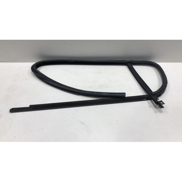 Pestana Borracha Vidro Trase Direita Palio Attractive 13/18 Preto Pestana Borracha Vidro Trase Direita Palio Attractive 13/18 Preto