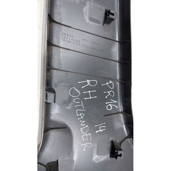 Acabamento Coluna Direita  Outlander Central 2014/2019