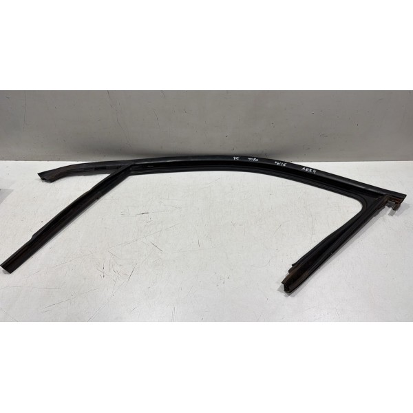 Borracha Canaleta Vidro Dianteira Esquerda Fiat Toro Borracha Canaleta Vidro Dianteira Esquerda Fiat Toro