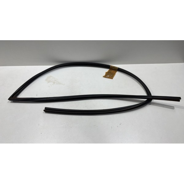 Canaleta Vidro Porta Dianteira Direita Toyota Yaris 2024 Canaleta Vidro Porta Dianteira Direita Toyota Yaris 2024