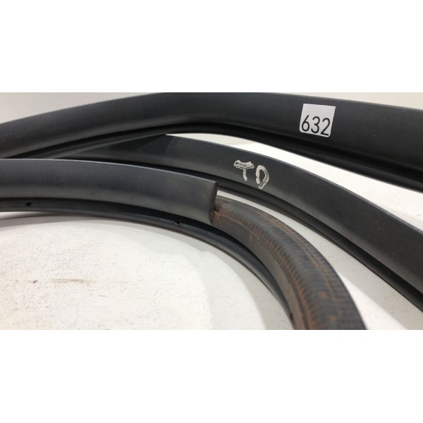 Borracha Porta Dianteira Direita Yaris Xls 2019 A 2024 Borracha Porta Dianteira Direita Yaris Xls 2019 A 2024