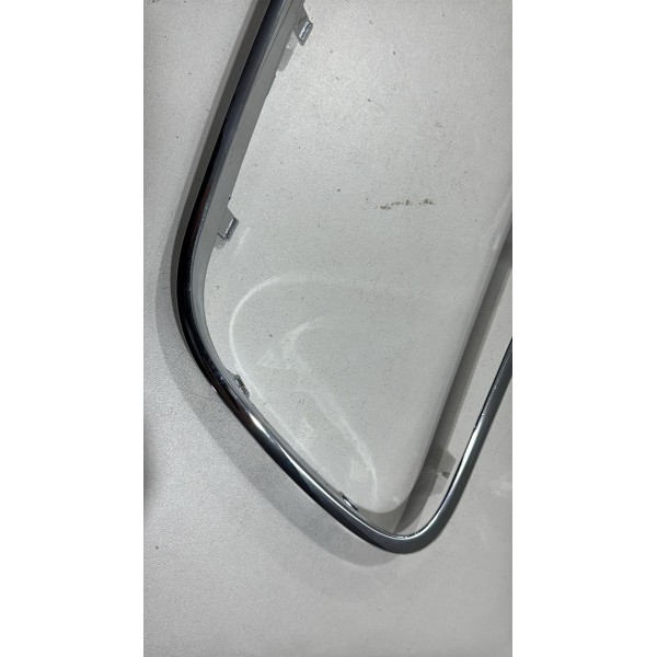 Friso Grade Dianteira Gm Agile Montana 10 Á 21 Cromado Brilhante Friso Grade Dianteira Gm Agile Montana 10 Á 21 Cromado Brilhante