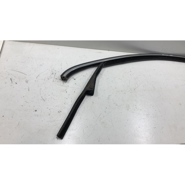 Borracha Guia Canaleta Porta Dianteira Esquerda Jetta 6 Á 10 Cromado