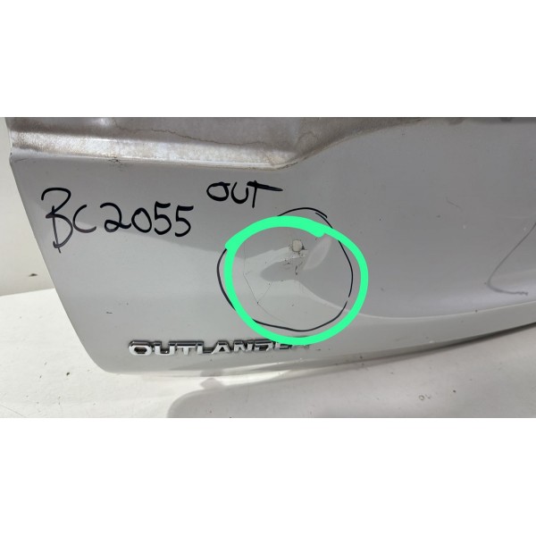 Tampa Traseira Mitsubishi Outlander 2016 A 2020 Com Vidro Branco