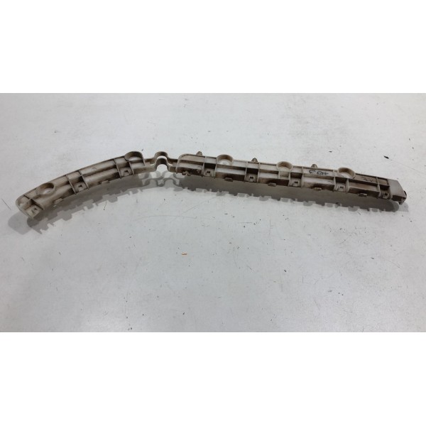 Guia Parachoque Traseiro Esquerdo Mitsubishi Outlander 2016