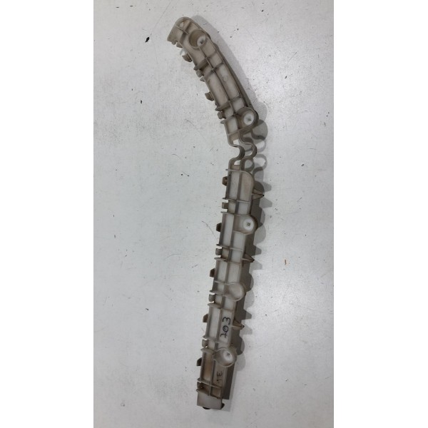 Guia Parachoque Traseiro Esquerdo Mitsubishi Outlander 2016