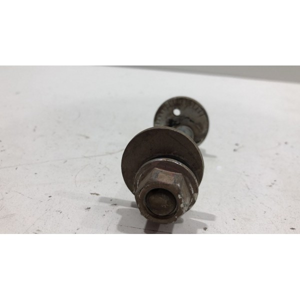 Parafuso Bandeja Traseira Outlander 2016/2019 Mn184101