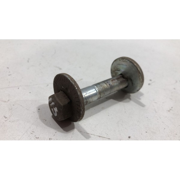 Parafuso Bandeja Traseira Outlander 2016/2019 Mn184101