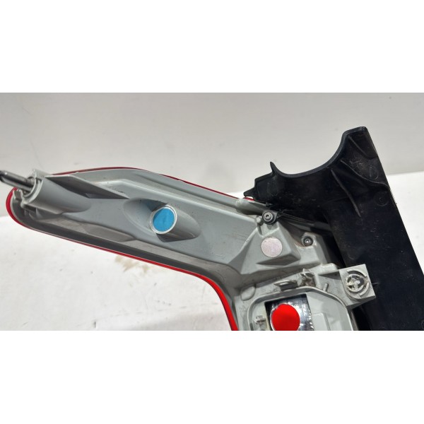 Lanterna Traseira Direito Peugeot 2008 Allure 2016 A 2023 Direito/passageiro Vermelho