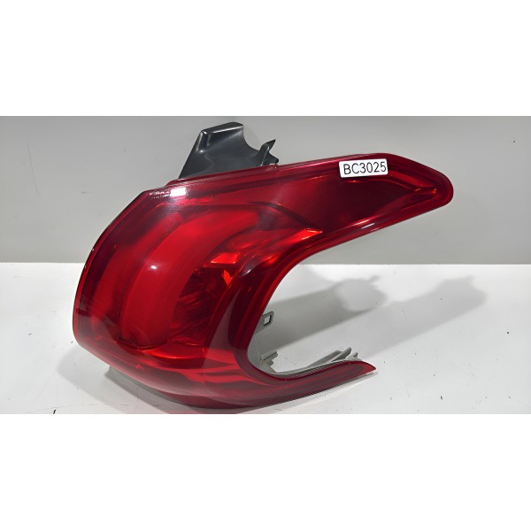 Lanterna Traseira Direito Peugeot 2008 Allure 2016 A 2023 Direito/passageiro Vermelho