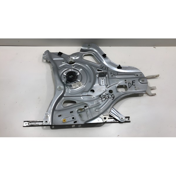 Maquina Vidro Dianteira Esquerda Hyundai Ix35 2013 Sem Motor Prateado