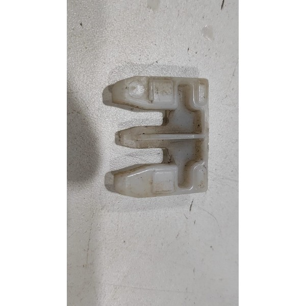 Trava Presilha Parachoque Mitsubishi Outlander 2016 Á 2019