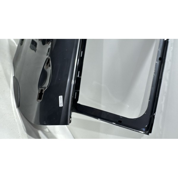 Porta Traseira Esquerda Peugeot 2008 2015 A 2021 (detalhe) Traseira Esquerdo Grafite