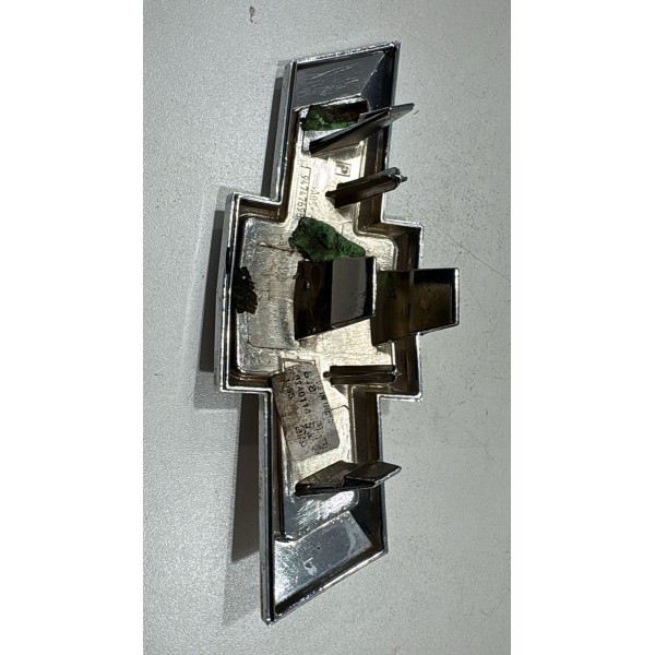 Emblema Grade Chevrolet Onix 2013 Á 2018 Cromado