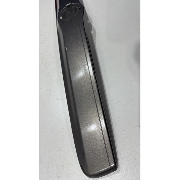 Friso Aplique Tampa Traseira Nissan Versa 12/16 848103kc1a Cinza