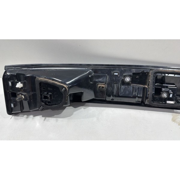 Lanterna Central Traseira Aplique Nivus 2020 2024 Original Direito/passageiro Cinza-escuro