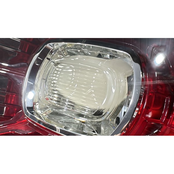 Lanterna Direito Range Rover Sport 2014 2015 2016 2017 2018 Direito/passageiro Vermelha