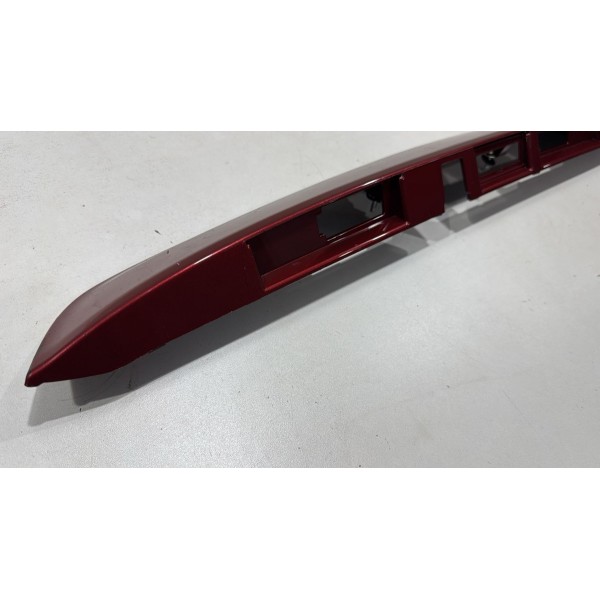 Aplique Moldura Tampa Traseira Nissan Kicks 2016 A 2020 Vermelho