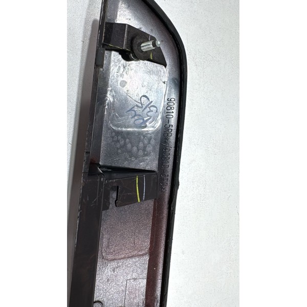 Aplique Moldura Tampa Traseira Nissan Kicks 2016 A 2020 Vermelho