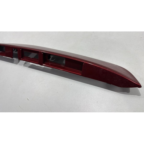 Aplique Moldura Tampa Traseira Nissan Kicks 2016 A 2020 Vermelho