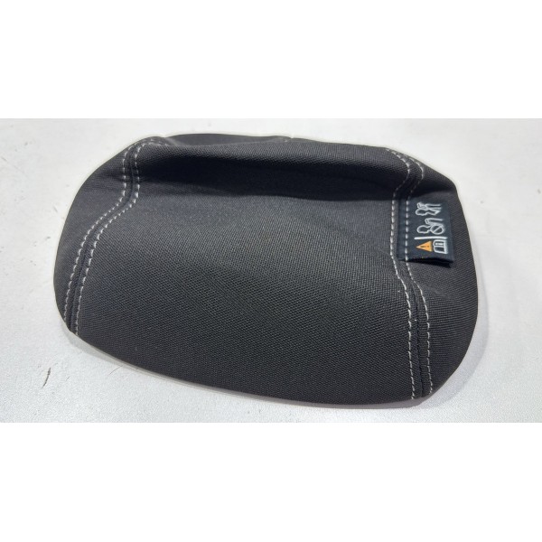 Capa Encosto Cabeça Banco Traseiro Lateral Tracker 20/21 Preto