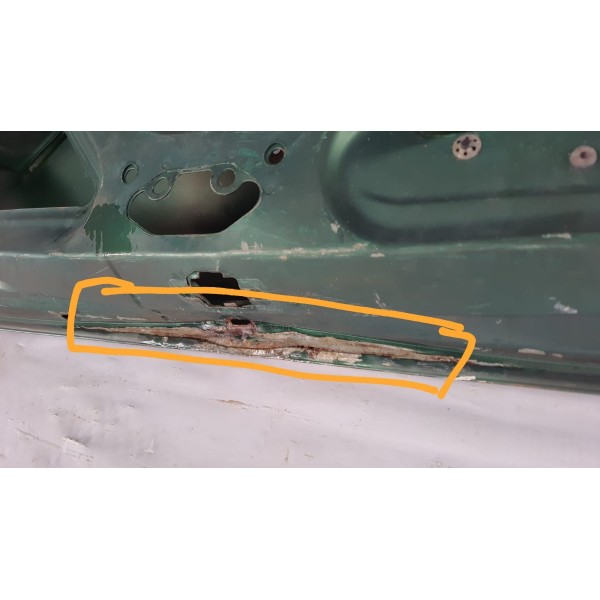Tampa Traseira Clio Sedan 2004 A 2011. Com Detalhe