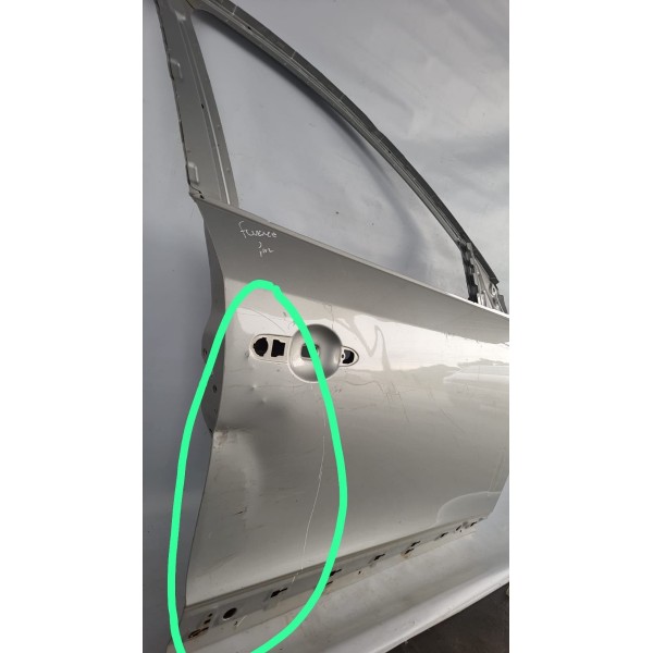 Porta Dianteira Direita Renault Fluence 2011 A 2018 Detalhe