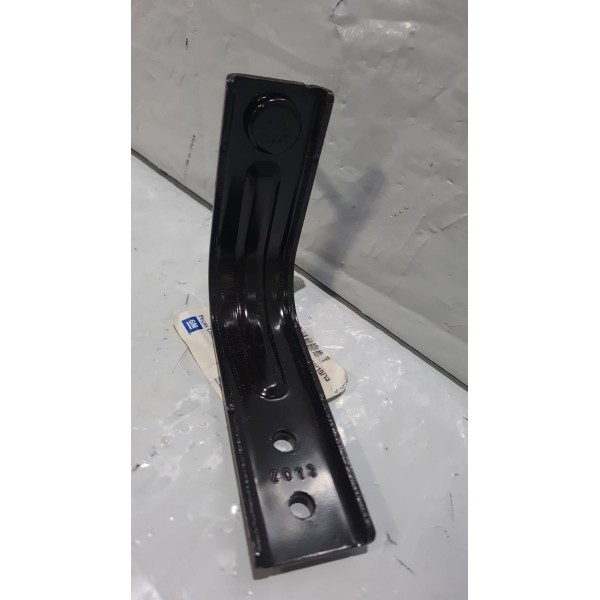Suporte Travessa Inferior Radiador Onix 14 A 19 (automatico)