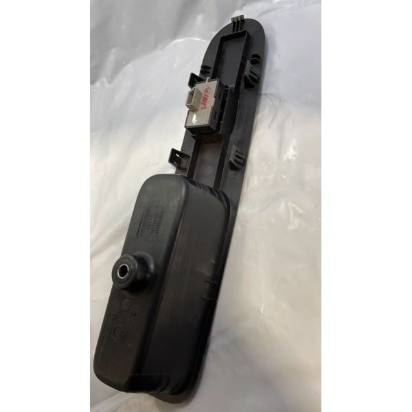 Moldura Botão Vidro Dianteiro Direito Fiat Mobi 100230381