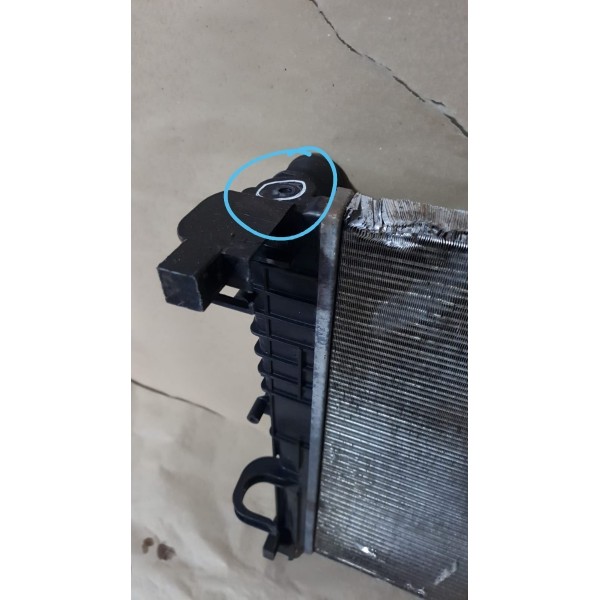Radiador Renault Logan/sandero 1.0 1.6 214105423r 2015/2018