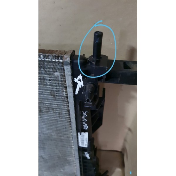 Radiador Renault Logan/sandero 1.0 1.6 214105423r 2015/2018