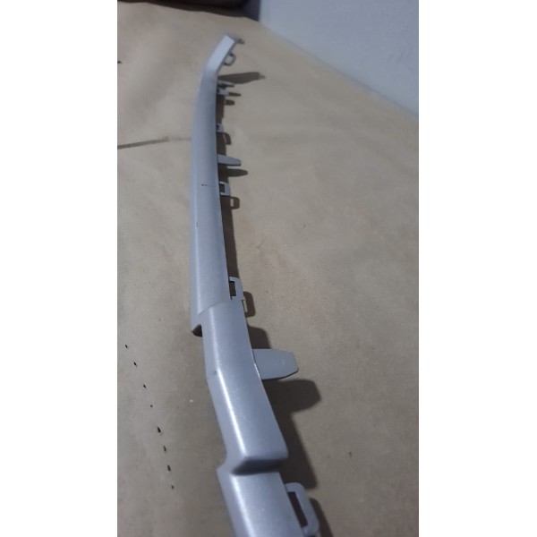 Friso Grade Dianteira Chevrolet Onix A Hatch 17/19 Cinza