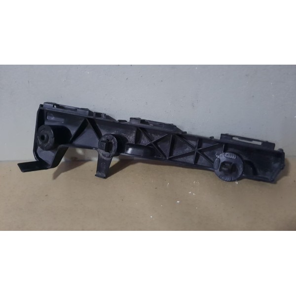 Guia Suporte Parachoque Dianteiro Direito Hilux 2012/2015